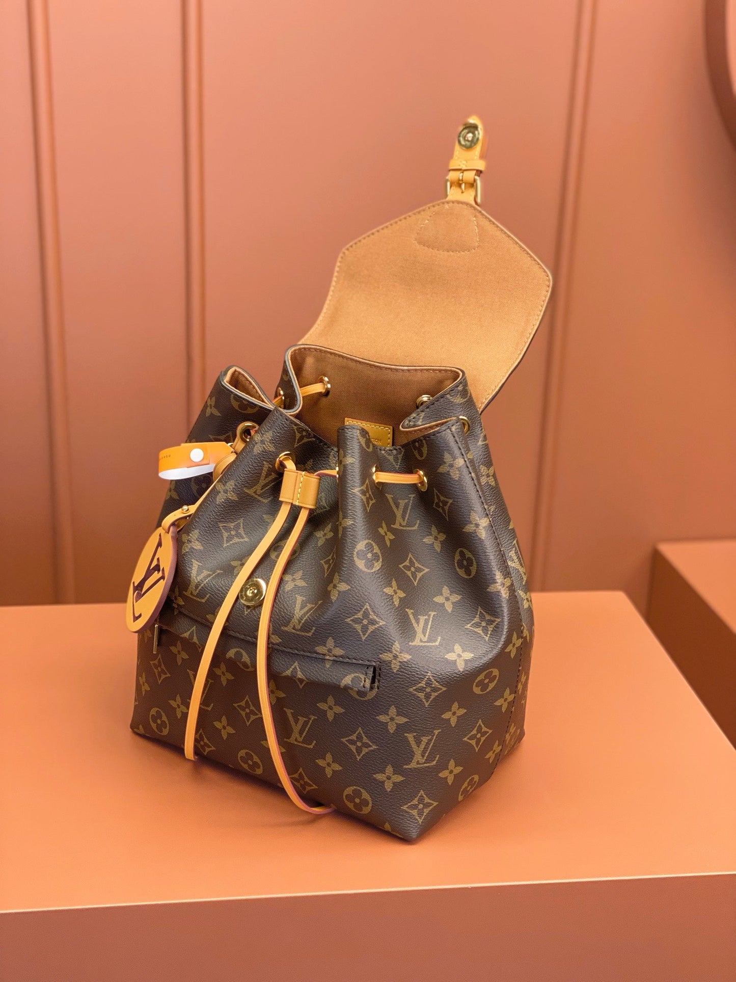 0528 Monogram Monsouris Nm Bb