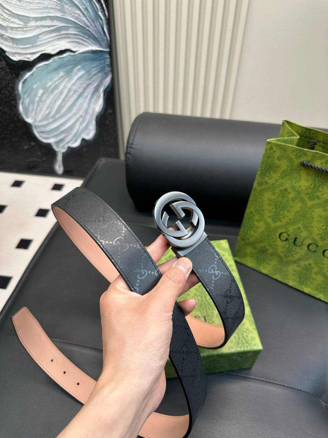 GG Matte surface, with printed pattern on the leather strap