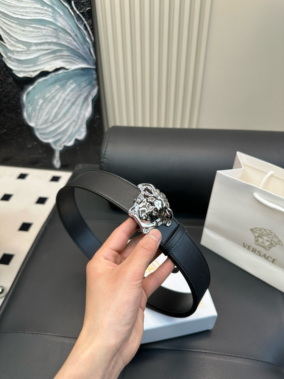 Versace Simple and fashionable, polished metal fastener
