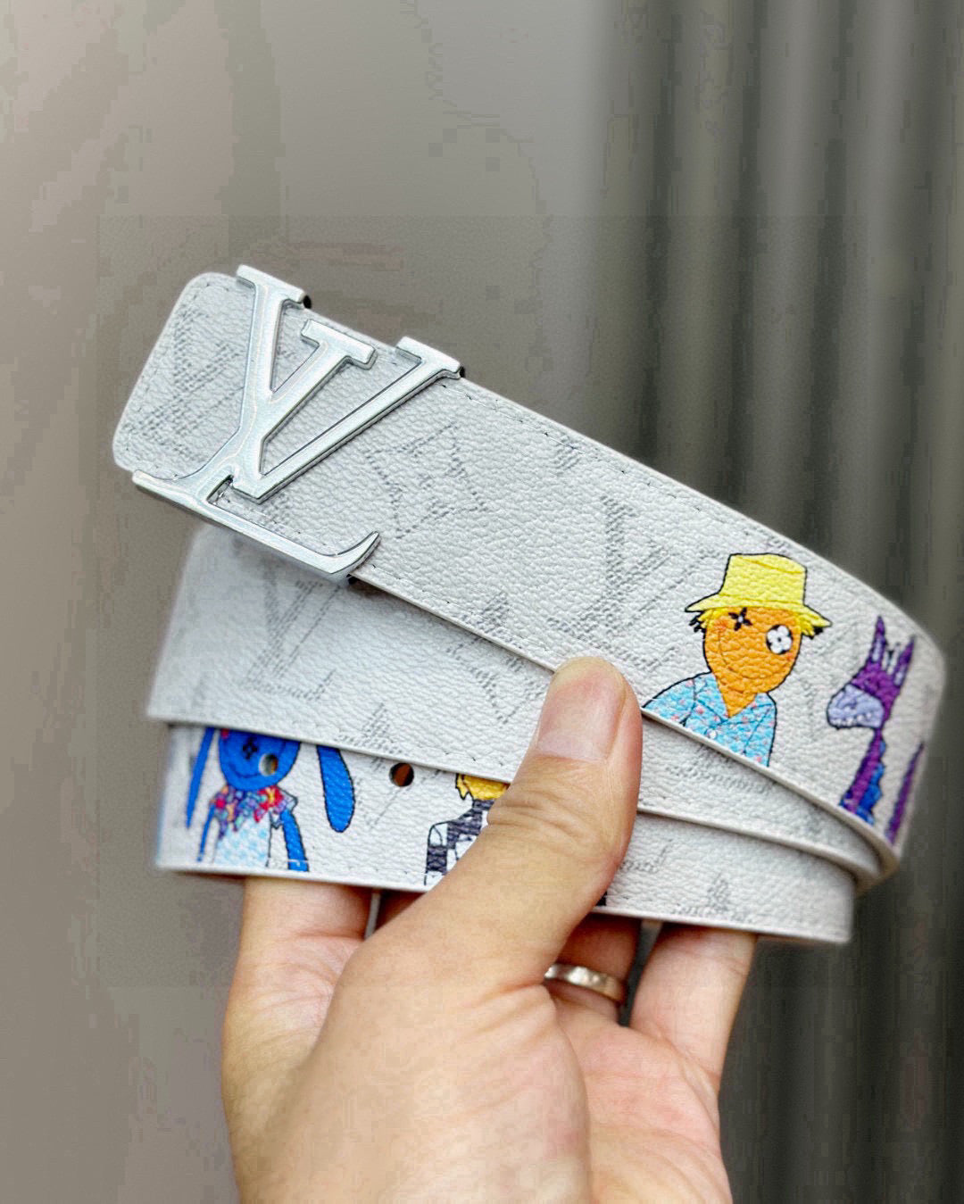 Lv White classic print with cartoon patterns (Silver)