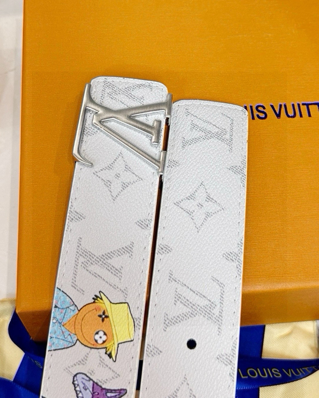 Lv White classic print with cartoon patterns (Silver)