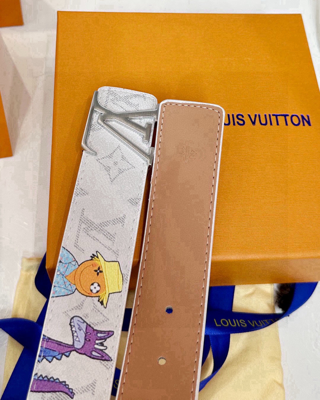 Lv White classic print with cartoon patterns (Silver)