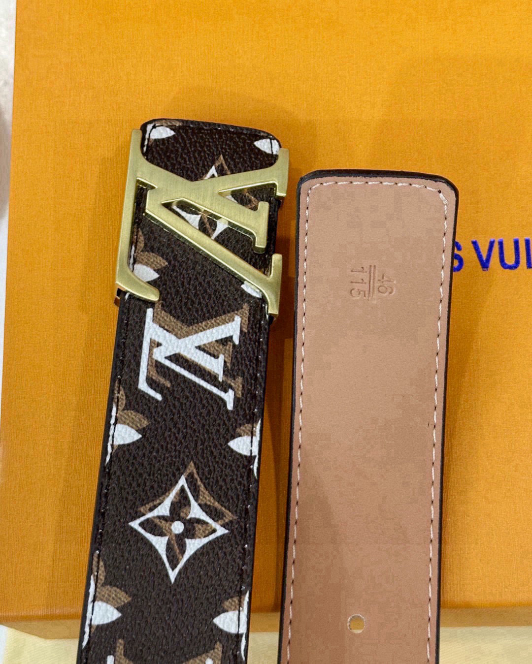 Lv Black and white color combination, classic patterns