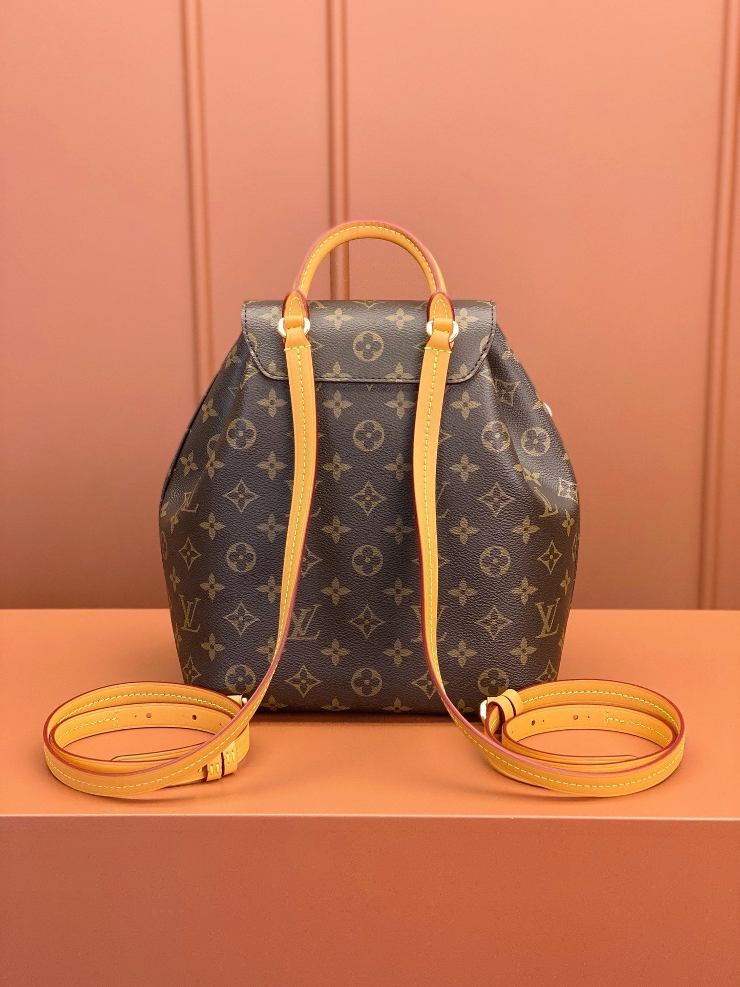0528 Monogram Monsouris Nm Bb